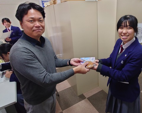 会長から生徒代表へ